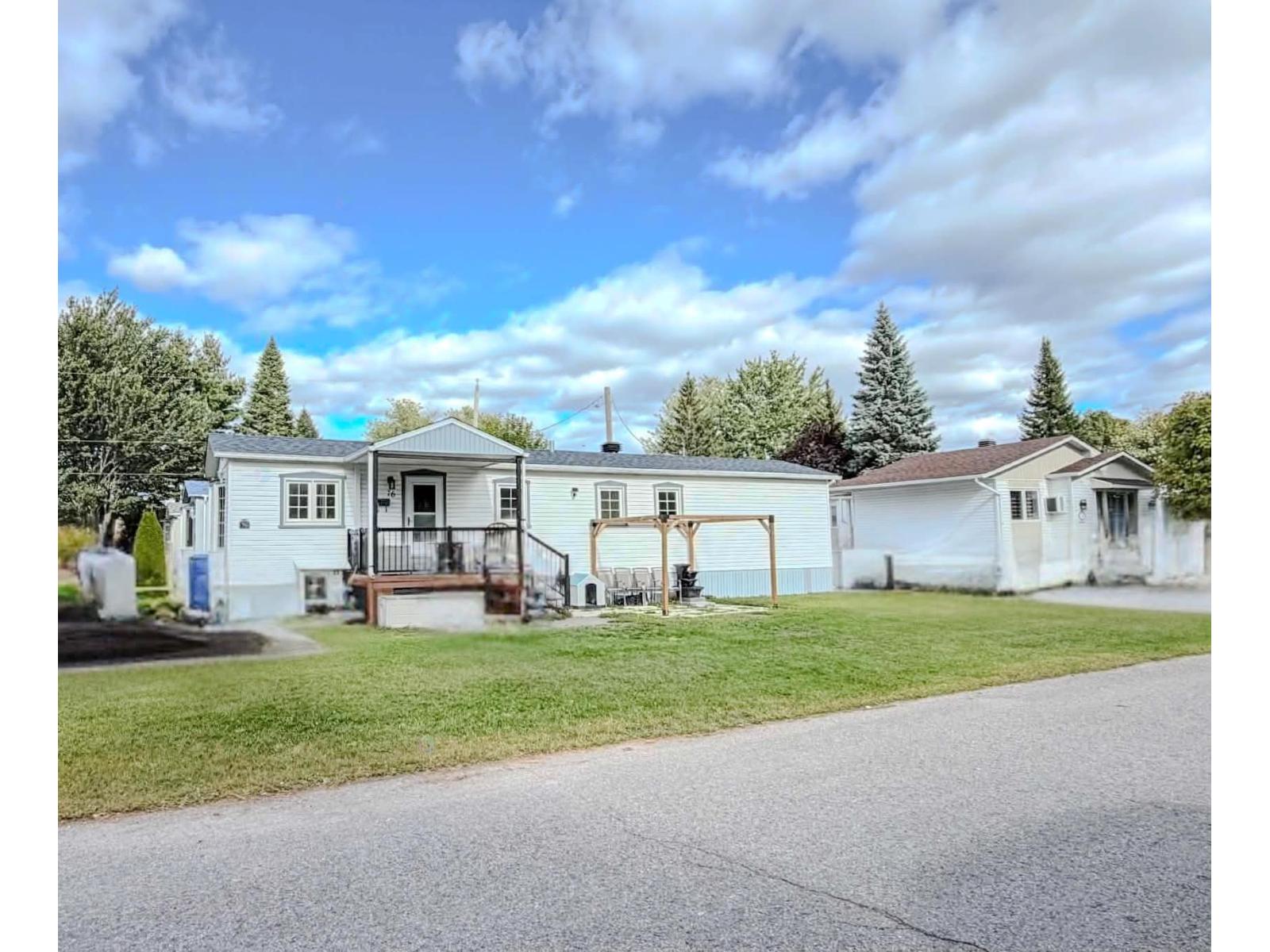 76 99e Avenue E. Blainville Quebec Canada J7C0G5 2