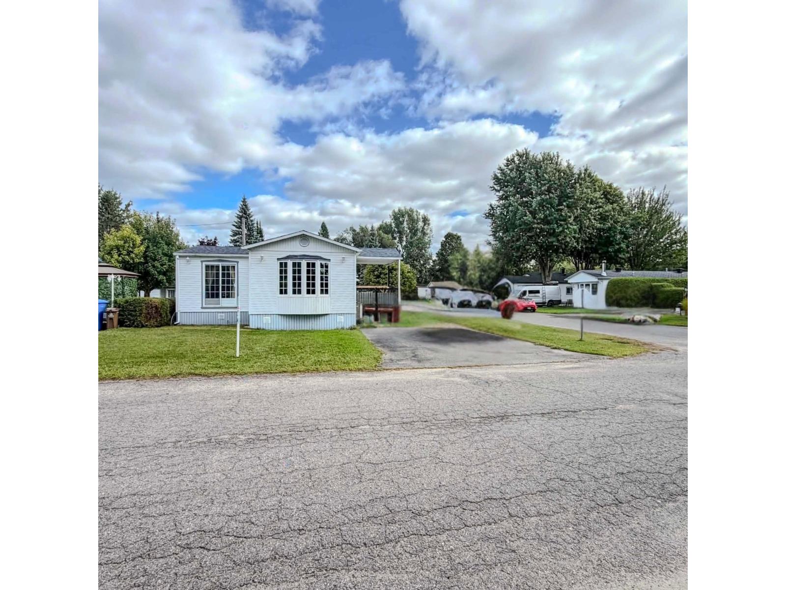 76 99e Avenue E. Blainville Quebec Canada J7C0G5 4