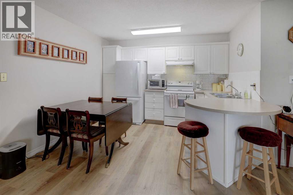 101, 6800 Hunterview Drive NW, Calgary, Alberta  T2K 6K5 - Photo 5 - A2305352