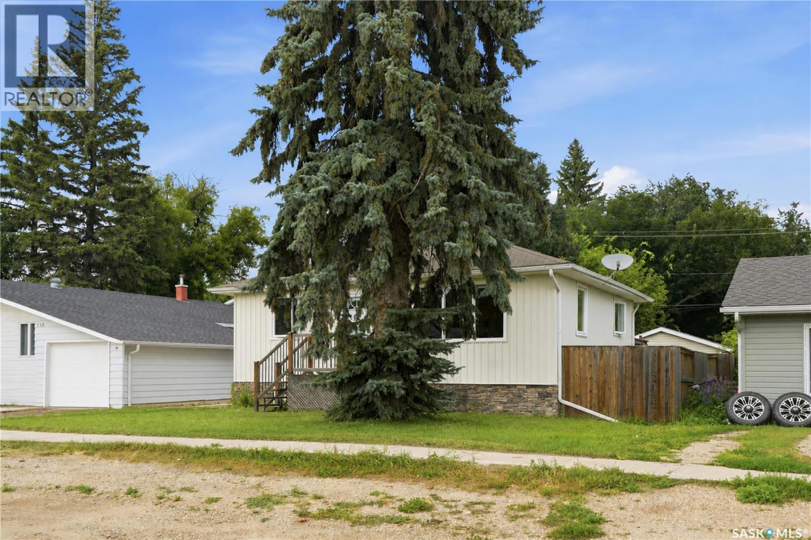 111 3rd Street, Hague, Saskatchewan  S0K 1X0 - Photo 3 - SK048478
