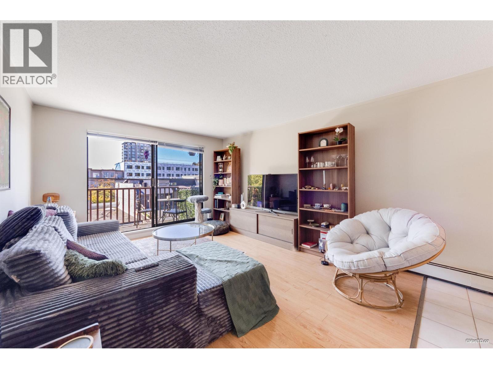 107 131 W 4th Street, North Vancouver, British Columbia  V7M 3C8 - Photo 2 - R3165428