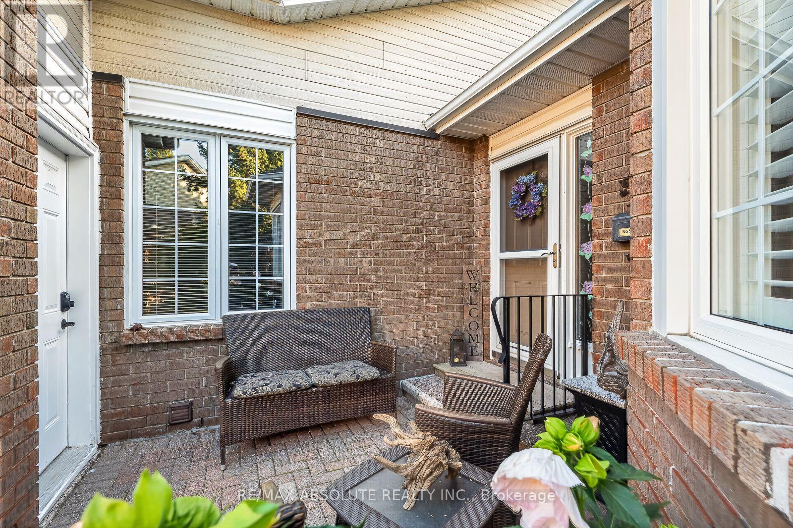 12 Oyster Bay Court, Ottawa, Ontario  K2S 1H3 - Photo 3 - X13783482