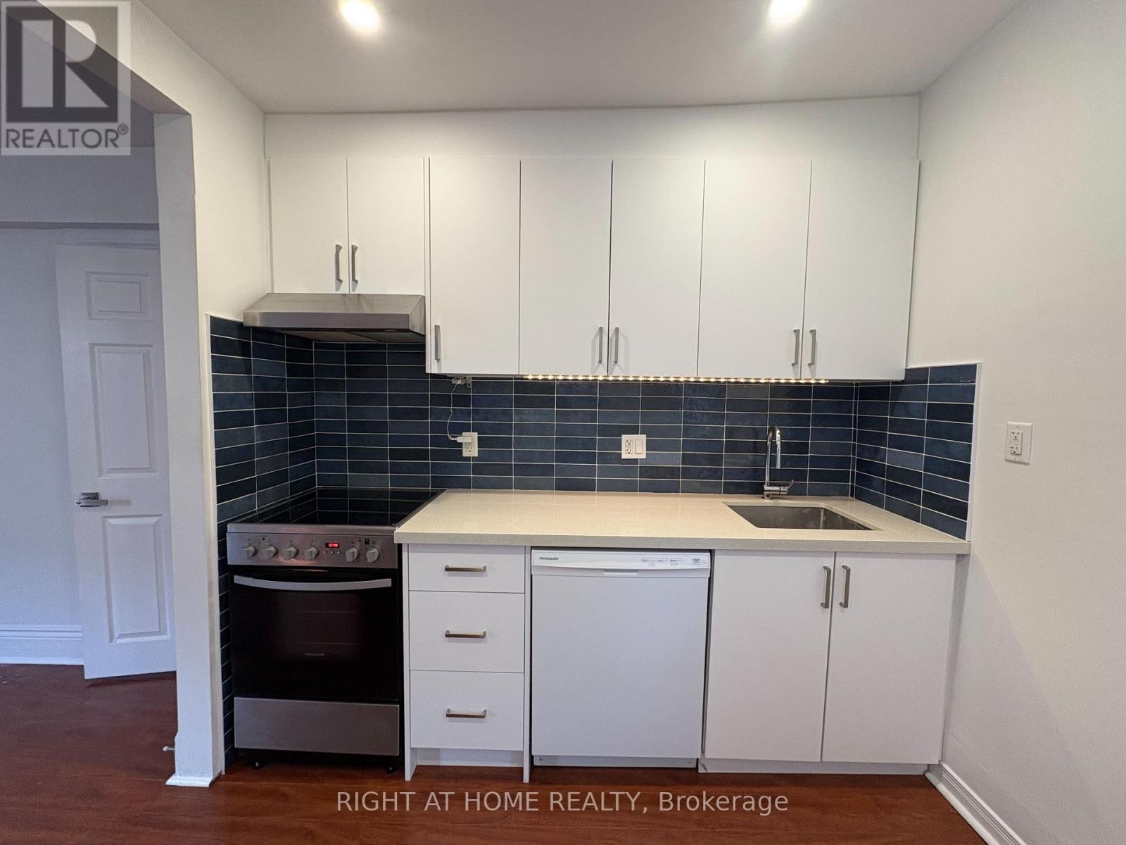 2 - 1015 Bathurst Street, Toronto, Ontario  M5R 3G8 - Photo 7 - C13783476