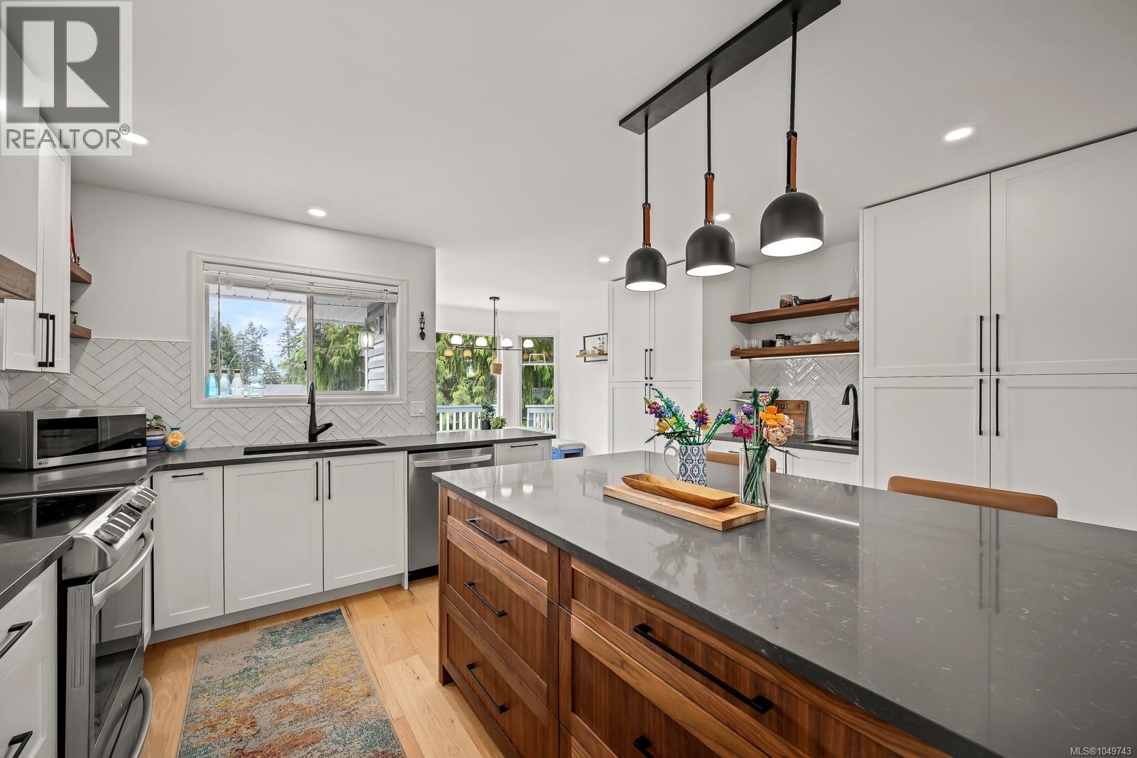 2185 Cardinal Pl, Comox, British Columbia  V9M 3G2 - Photo 4 - 1049743
