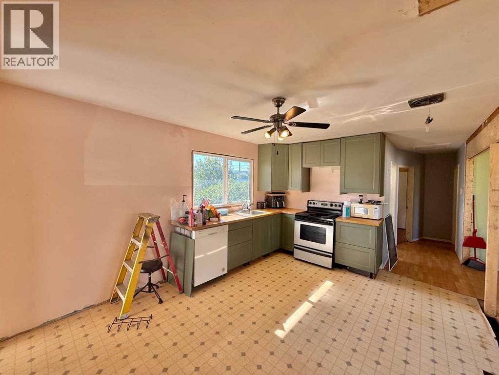 119 Erith Drive, Hinton, Alberta  T7V 1P1 - Photo 7 - A2345354