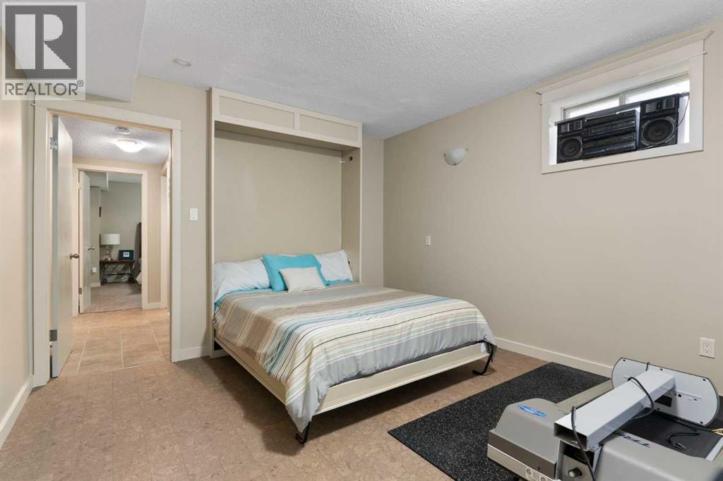 43 Cromwell Avenue NW, Calgary, Alberta  T2L 0M6 - Photo 42 - A2337754