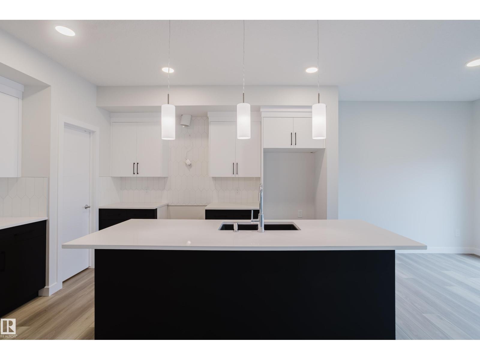 18647 19 Av NW, Edmonton, Alberta  T6M 3M9 - Photo 6 - E4508692