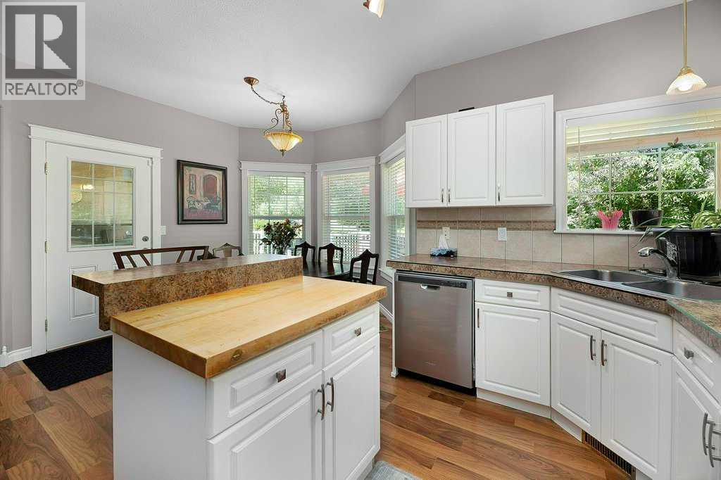 12 Iron Wolf Ridge, Lacombe, Alberta  T4L 2K2 - Photo 11 - A2344640