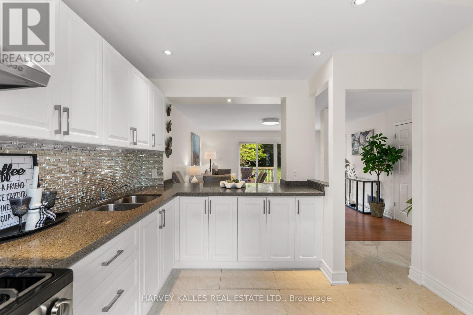 225 Hollyberry Trail, Toronto, Ontario  M2H 2P3 - Photo 5 - C13779480