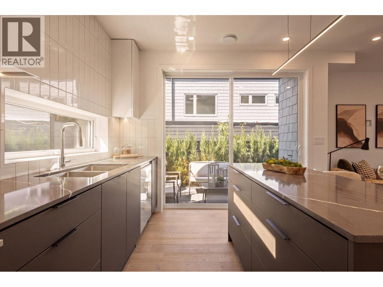 2796 Cambridge Street, Vancouver, British Columbia  V5K 1L7 - Photo 6 - R3165463