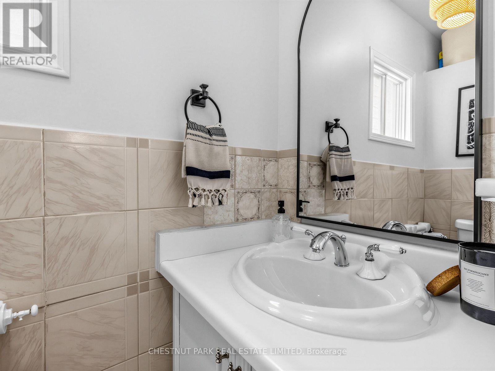 464 Montrose Avenue, Toronto, Ontario  M6G 3H1 - Photo 11 - C13783528
