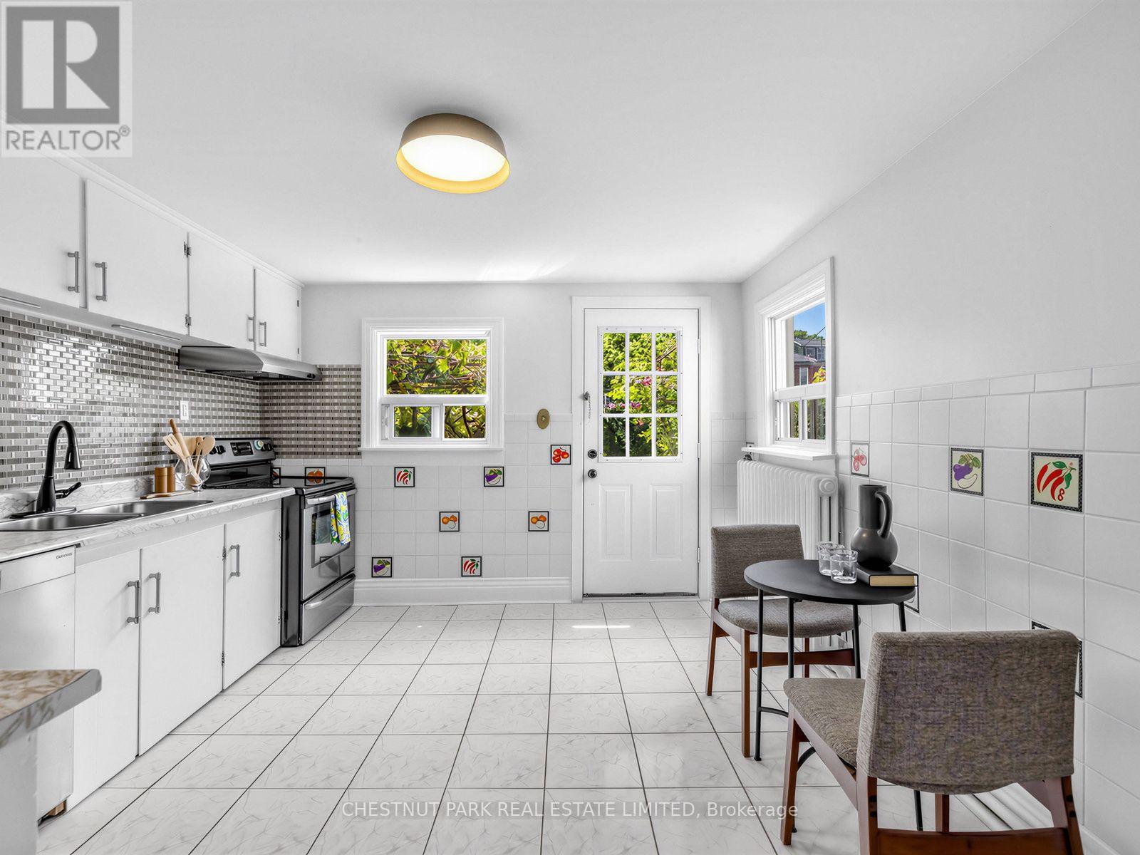 464 Montrose Avenue, Toronto, Ontario  M6G 3H1 - Photo 12 - C13783528