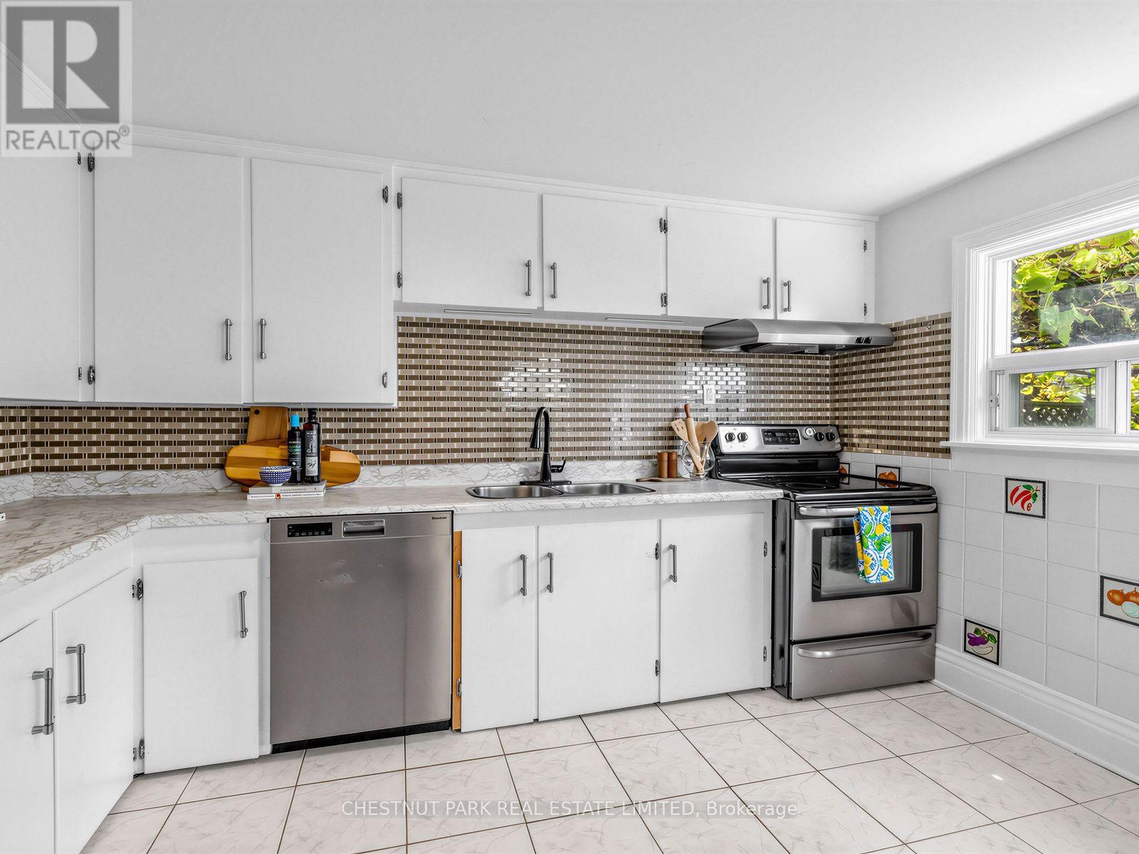 464 Montrose Avenue, Toronto, Ontario  M6G 3H1 - Photo 13 - C13783528