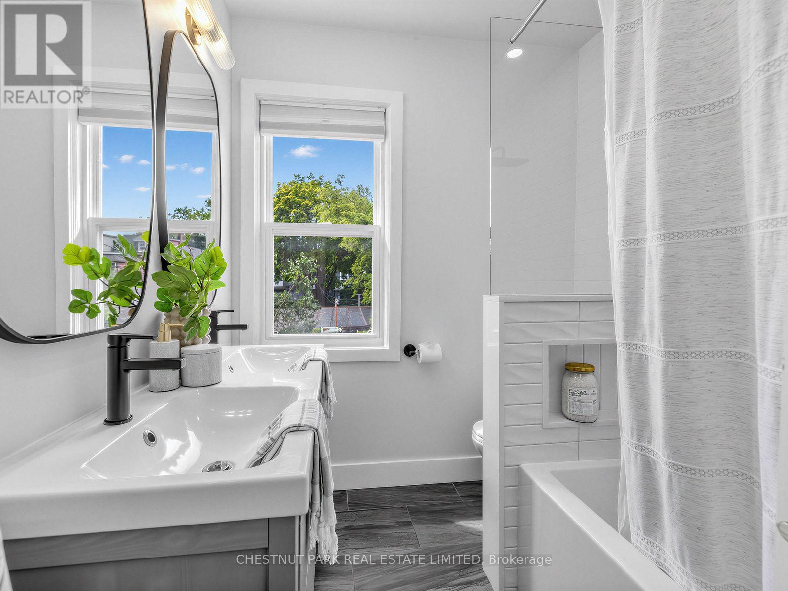 464 Montrose Avenue, Toronto, Ontario  M6G 3H1 - Photo 20 - C13783528