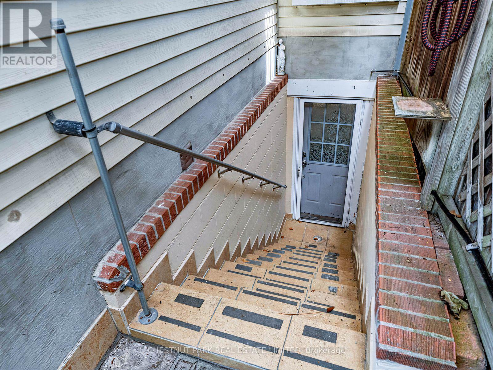 464 Montrose Avenue, Toronto, Ontario  M6G 3H1 - Photo 32 - C13783528