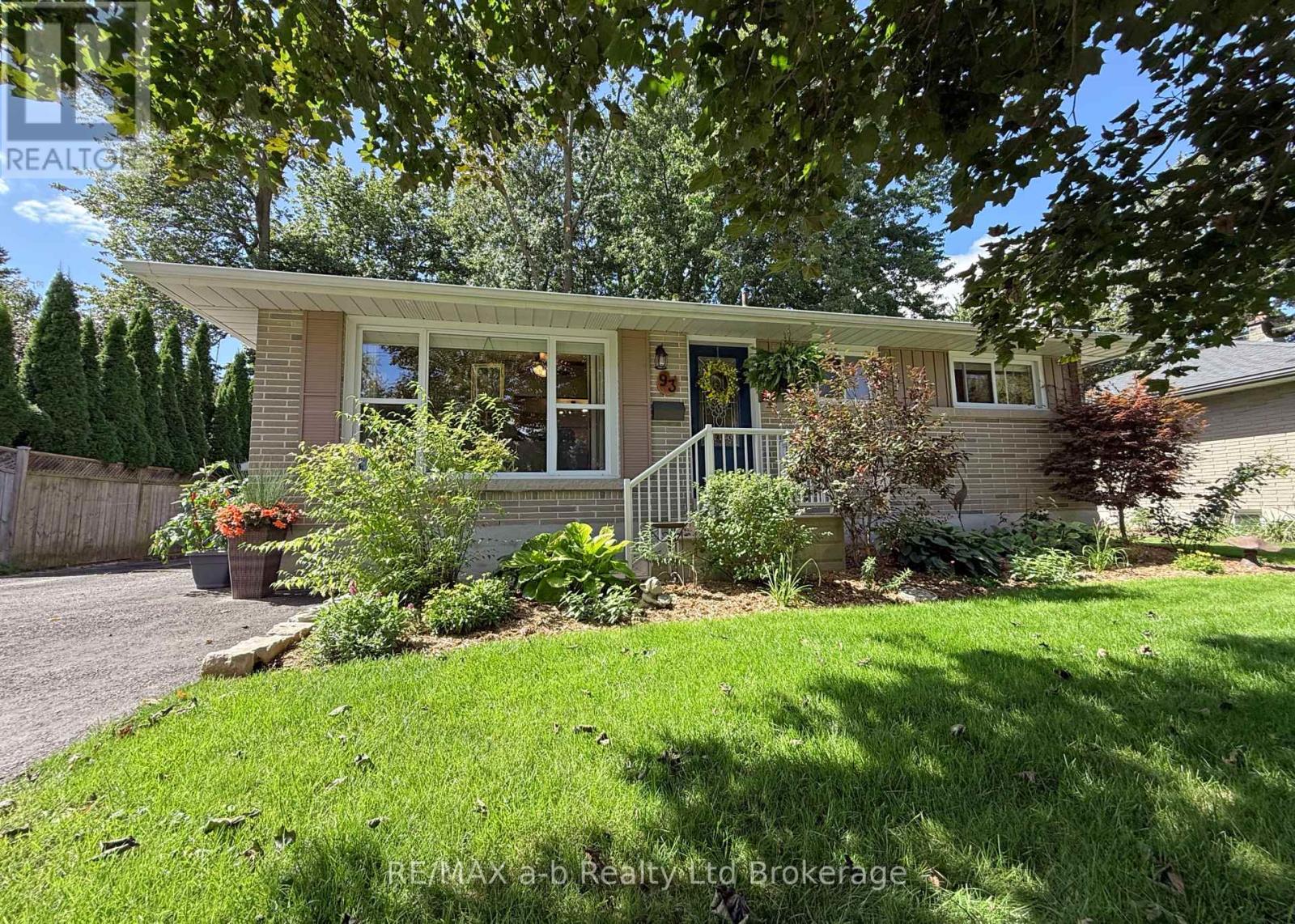 93 NORTH PARK CRESCENT, woodstock (woodstock - north), Ontario