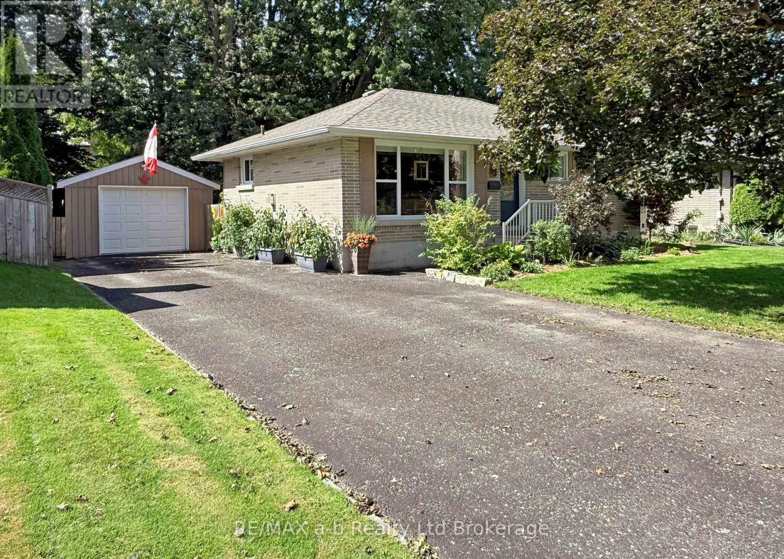 93 North Park Crescent, Woodstock, Ontario  N4S 7M1 - Photo 2 - X13783532