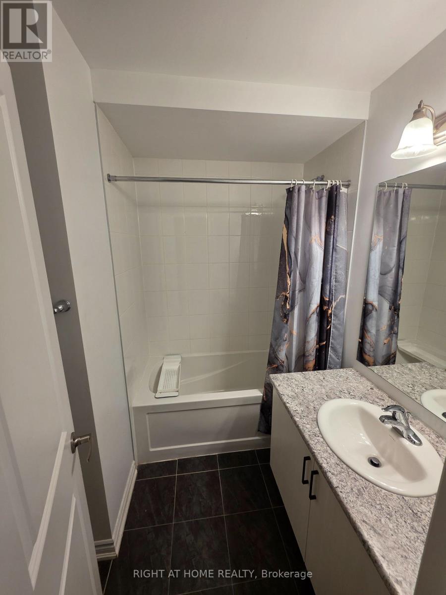 765 Eddystone Path, Oshawa, Ontario  L1H 0A7 - Photo 14 - E13783536