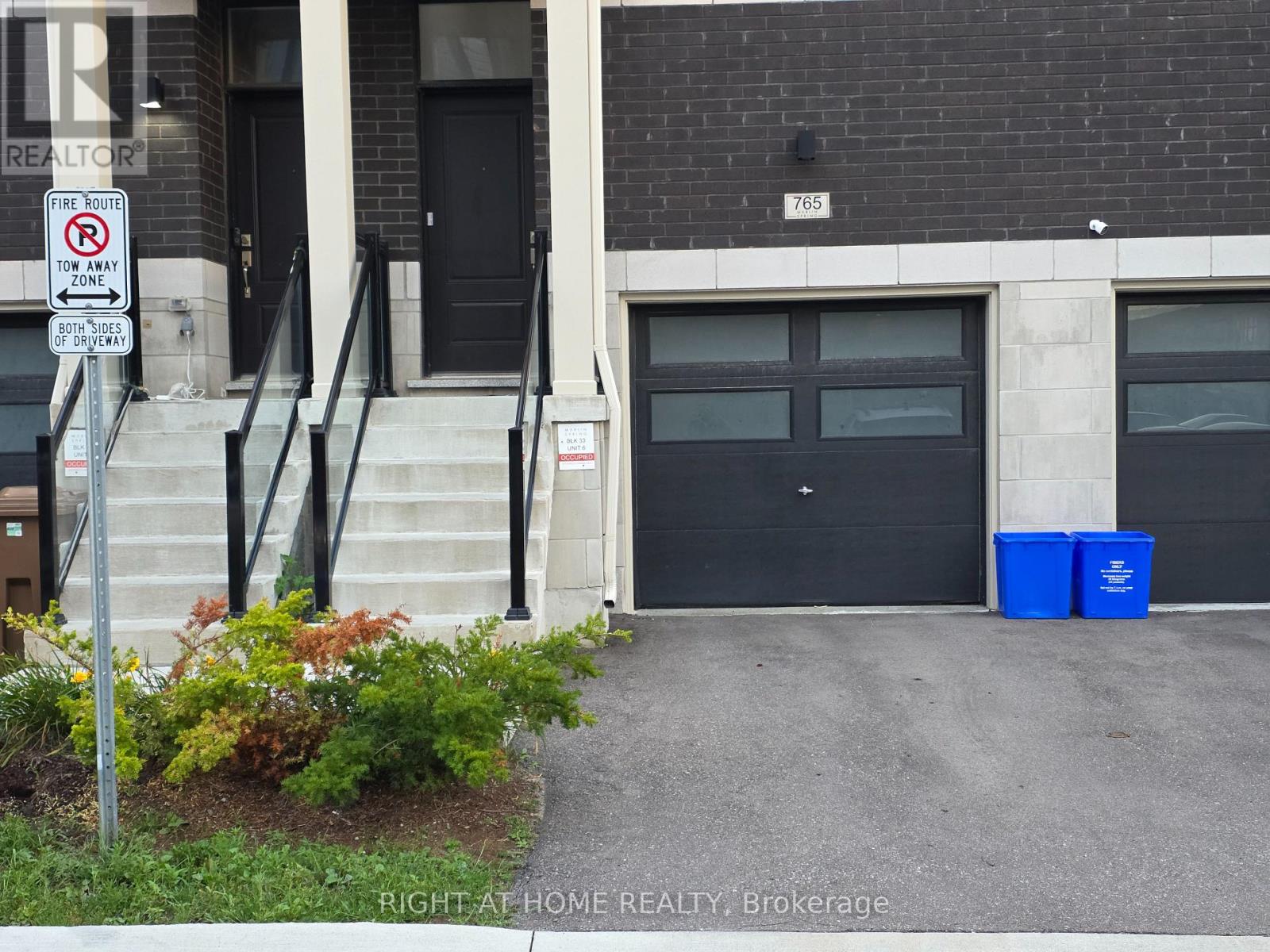 765 Eddystone Path, Oshawa, Ontario  L1H 0A7 - Photo 2 - E13783536