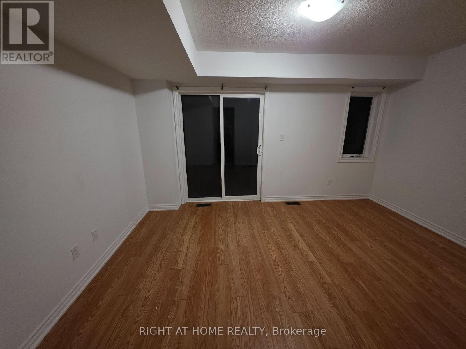765 Eddystone Path, Oshawa, Ontario  L1H 0A7 - Photo 4 - E13783536