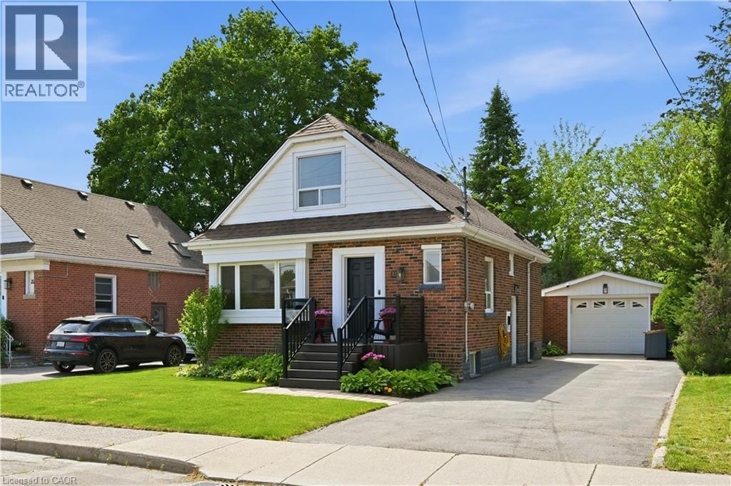 18 IPSWICH Place, Hamilton, Ontario
