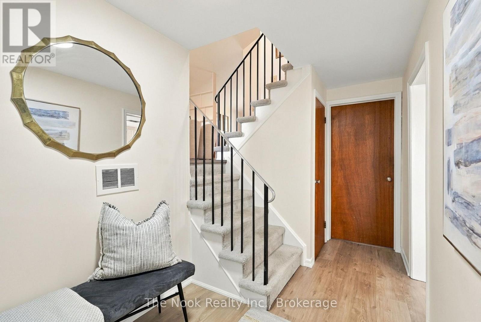 706 Stone Street, Oshawa, Ontario  L1J 1A5 - Photo 3 - E13783566
