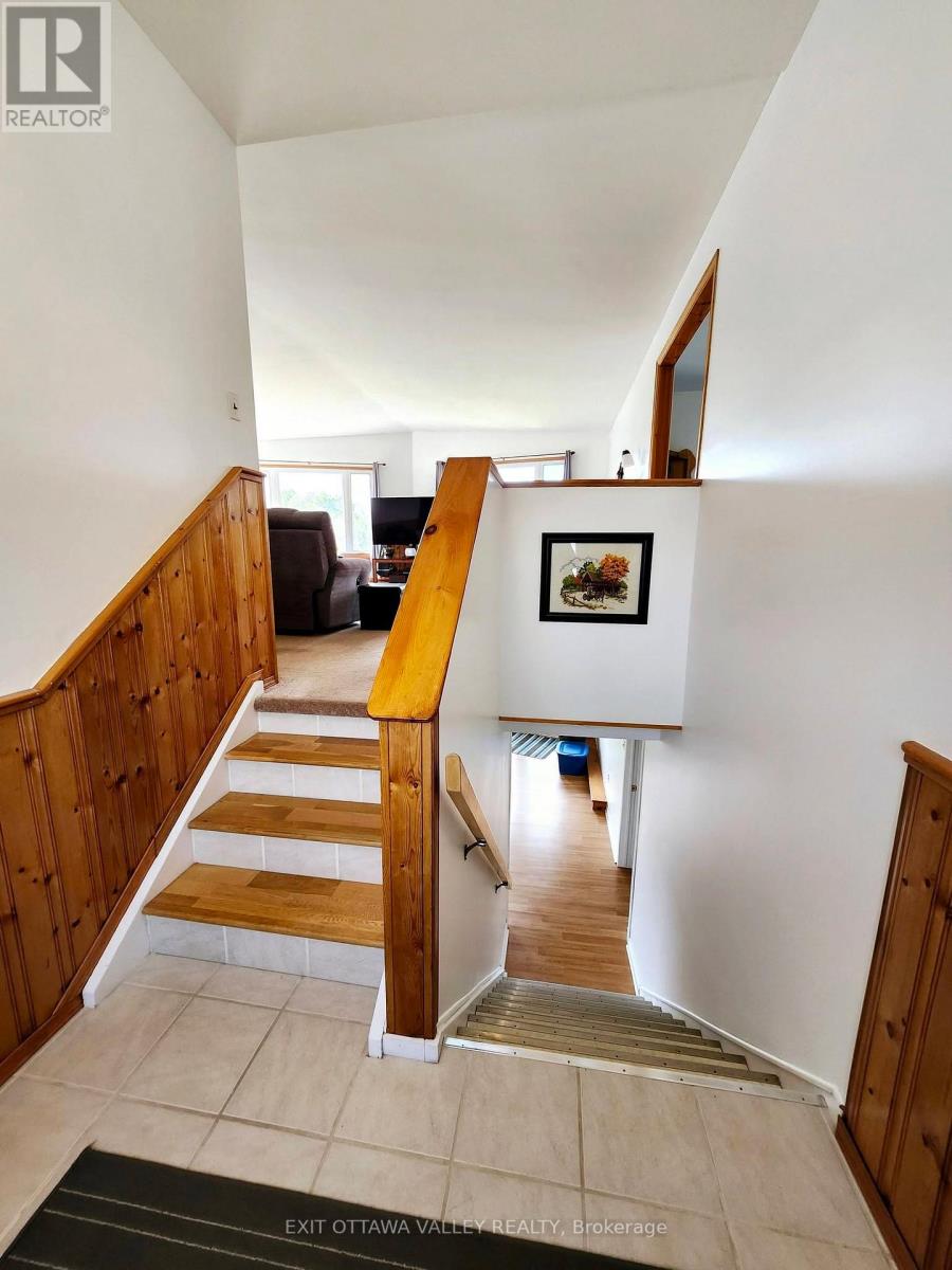 15267 17 Highway, Whitewater Region, Ontario  K0J 0A9 - Photo 13 - X13783548