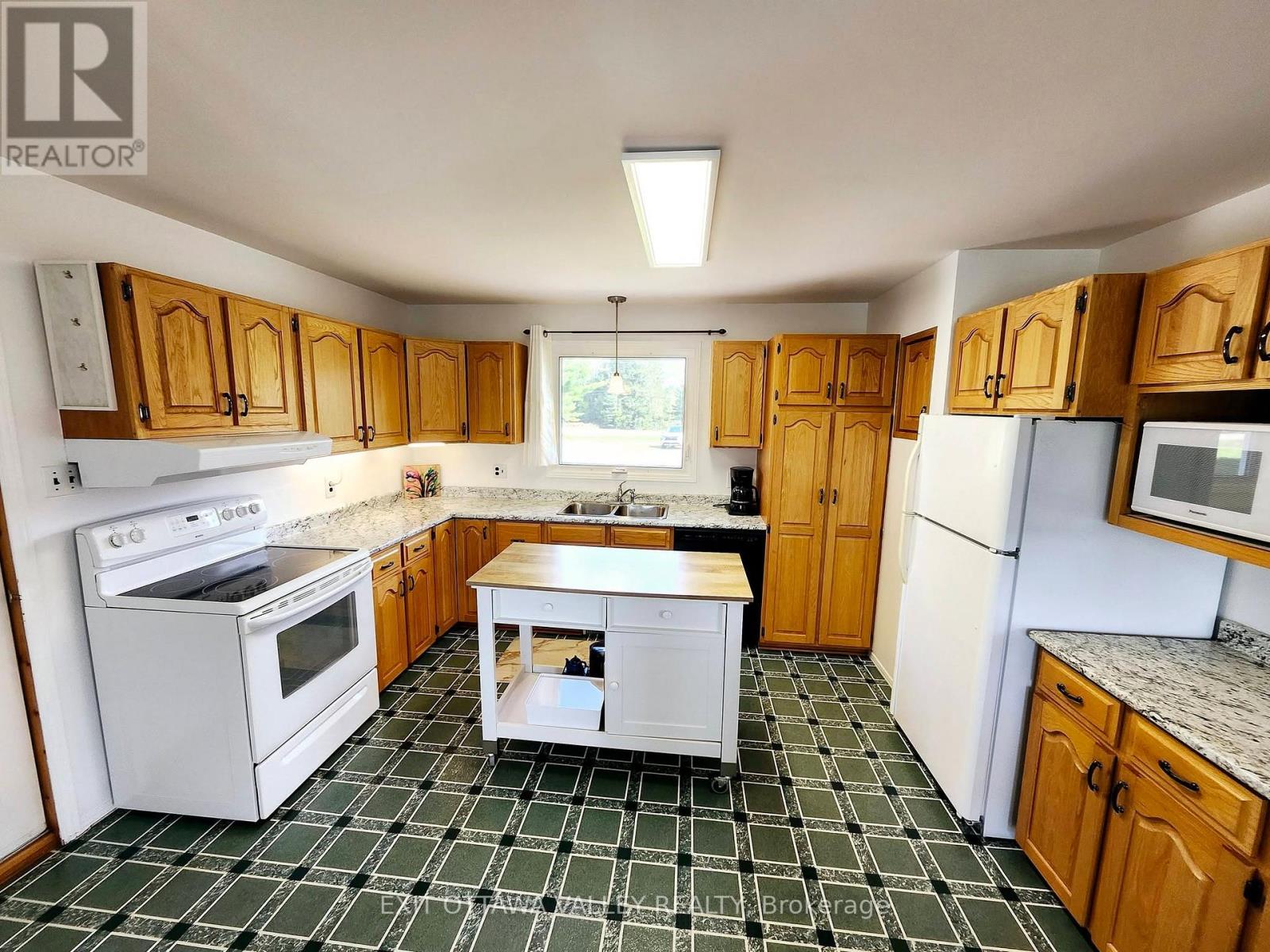 15267 17 Highway, Whitewater Region, Ontario  K0J 0A9 - Photo 14 - X13783548