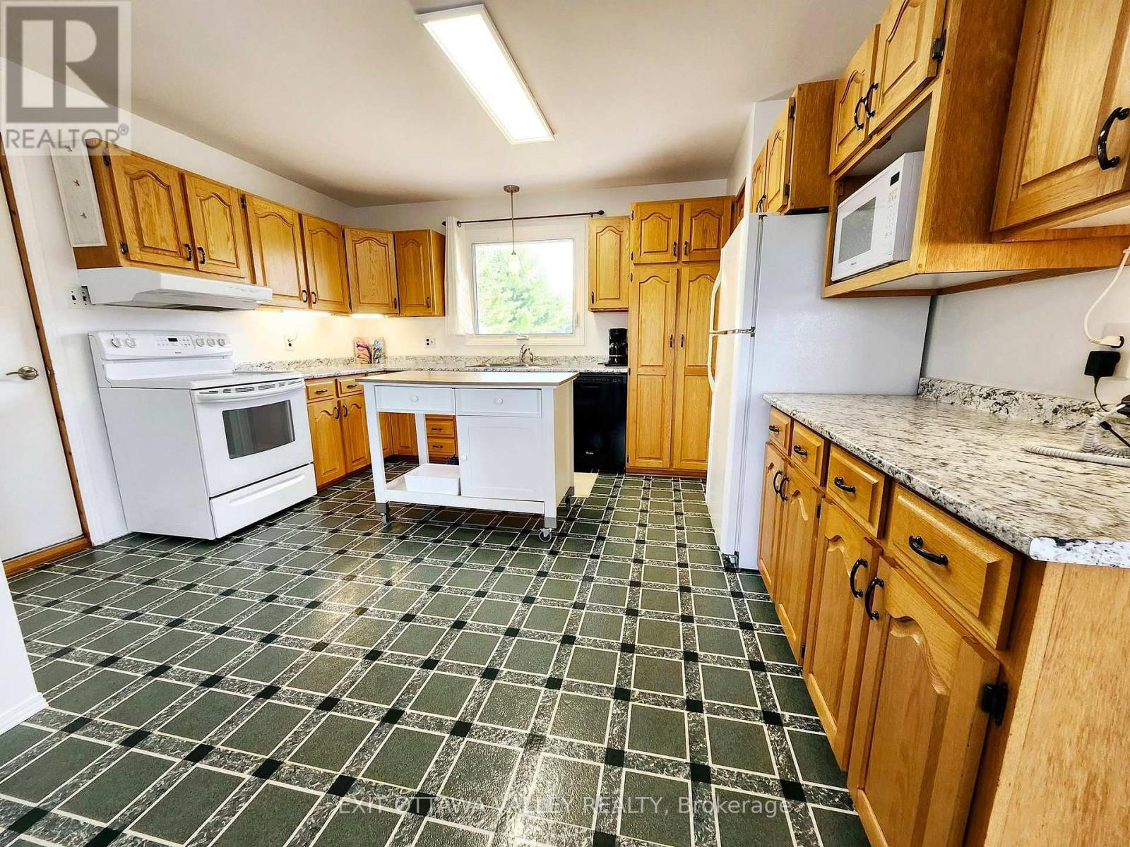 15267 17 Highway, Whitewater Region, Ontario  K0J 0A9 - Photo 16 - X13783548