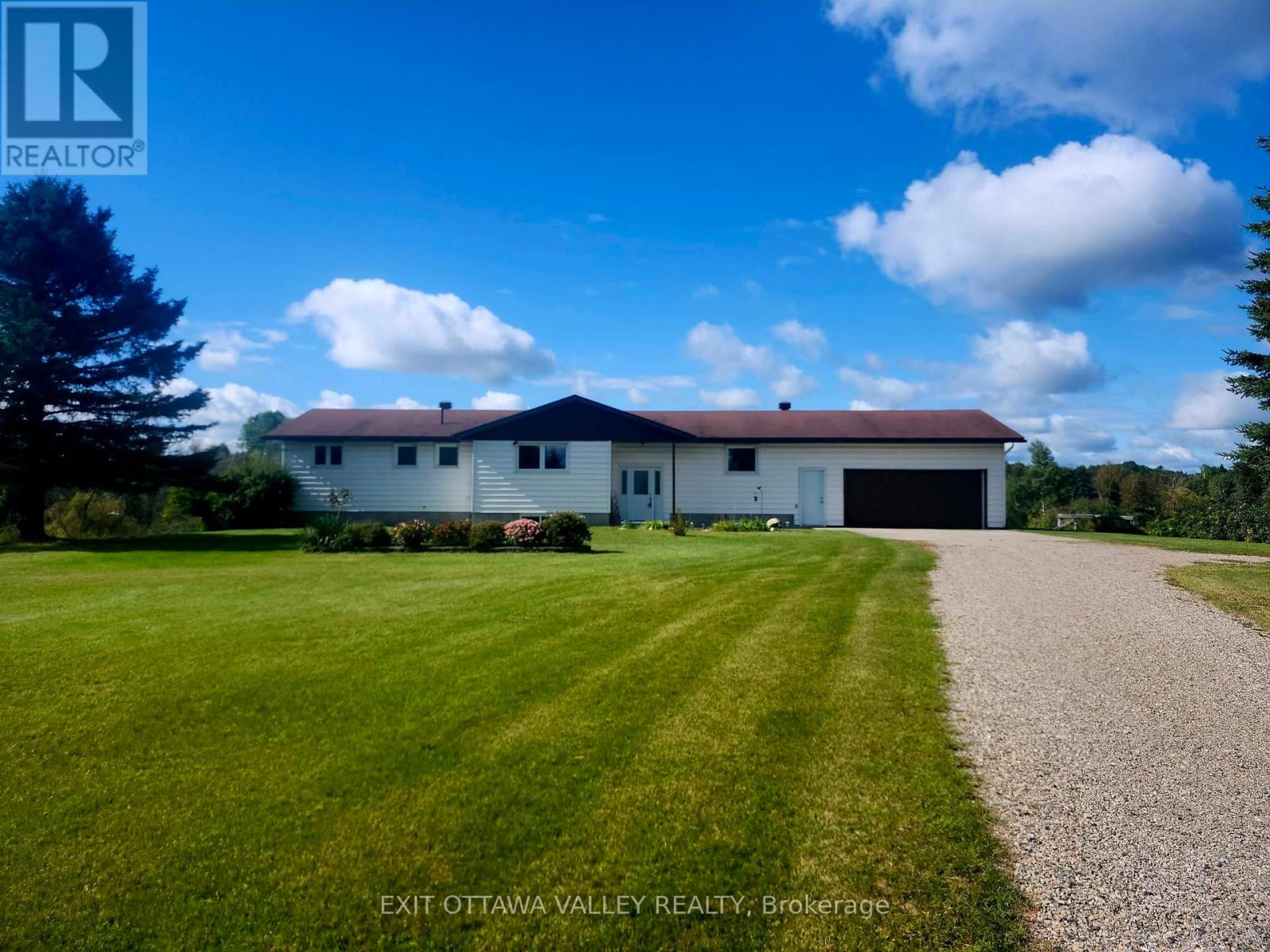 15267 17 Highway, Whitewater Region, Ontario  K0J 0A9 - Photo 2 - X13783548
