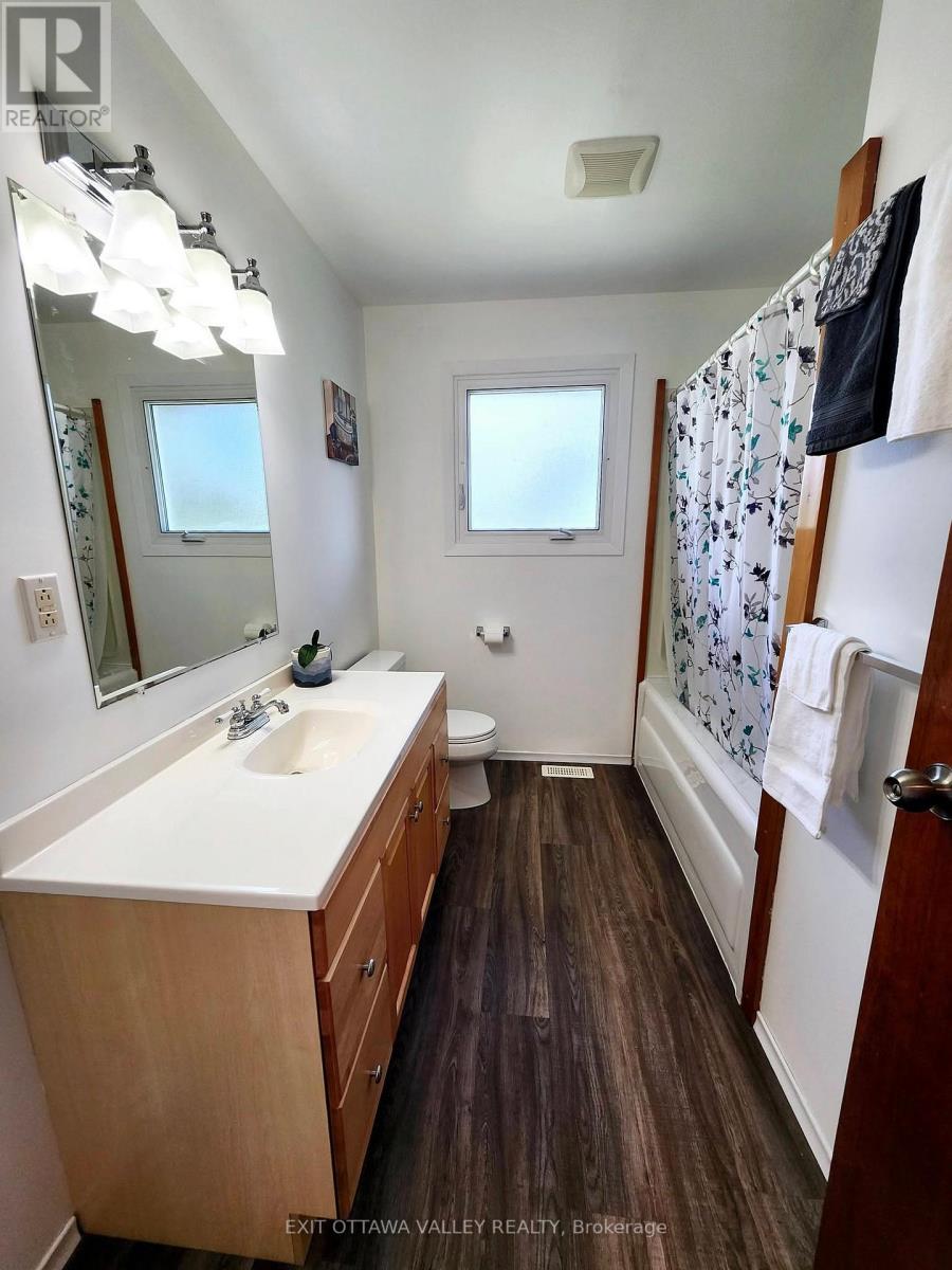 15267 17 Highway, Whitewater Region, Ontario  K0J 0A9 - Photo 25 - X13783548
