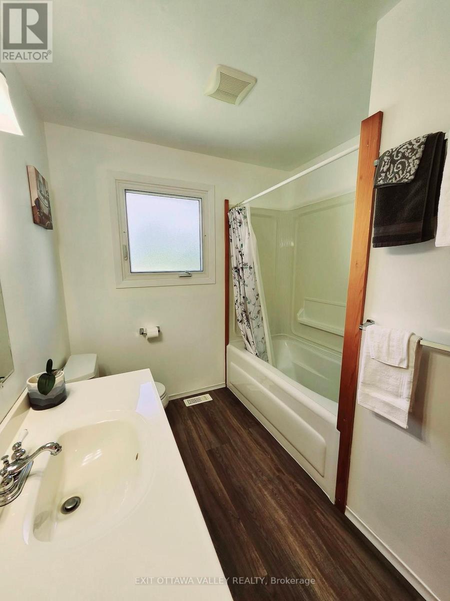 15267 17 Highway, Whitewater Region, Ontario  K0J 0A9 - Photo 27 - X13783548
