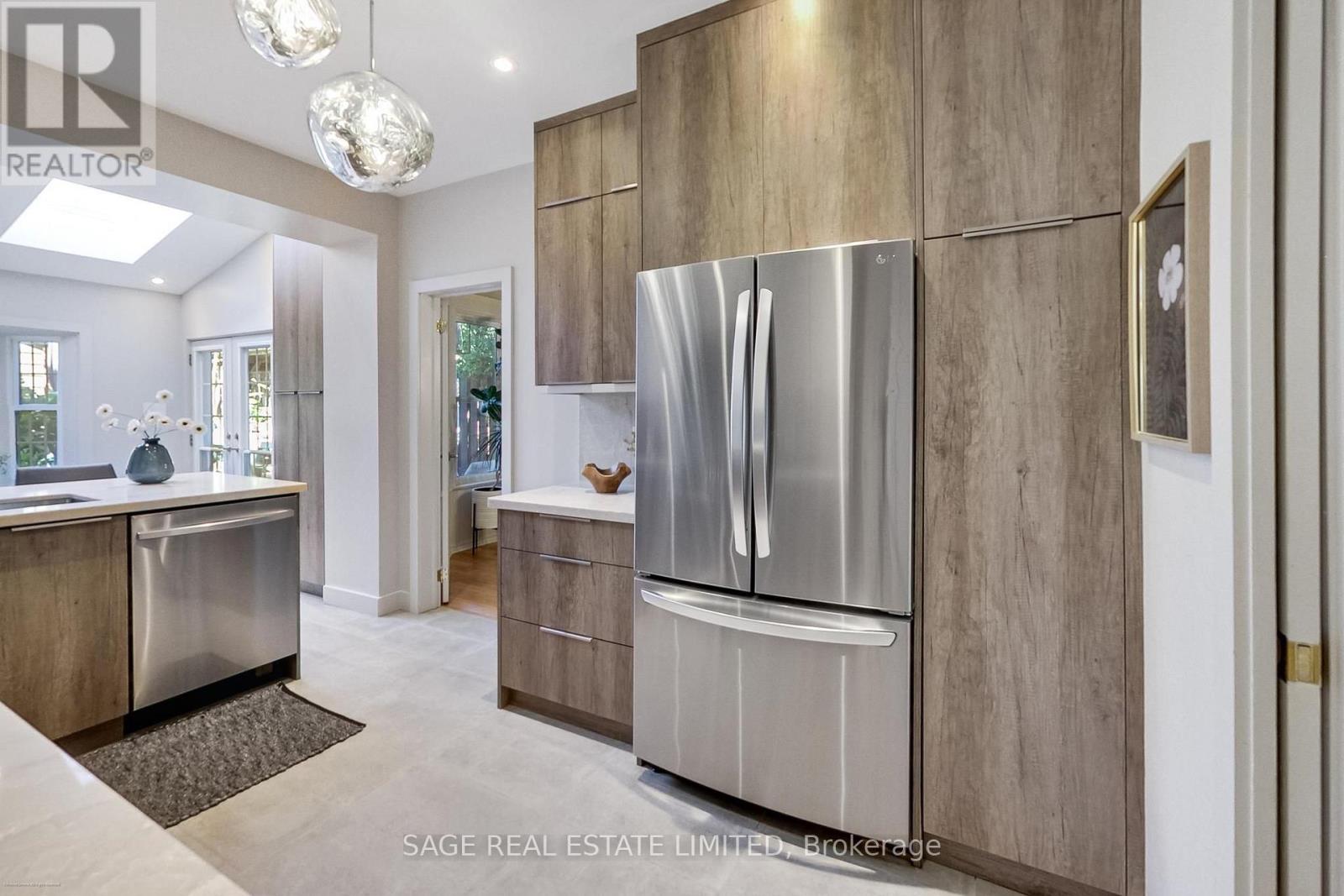 4 Dingwall Avenue, Toronto, Ontario  M4K 1H1 - Photo 12 - E13783568
