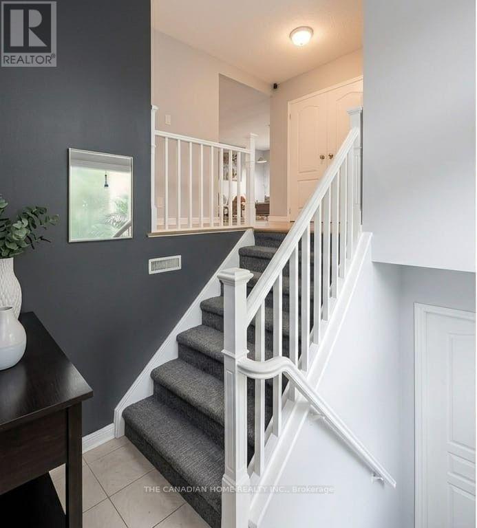 802 Pam Crescent, Newmarket, Ontario  L3Y 5B6 - Photo 3 - N13783588
