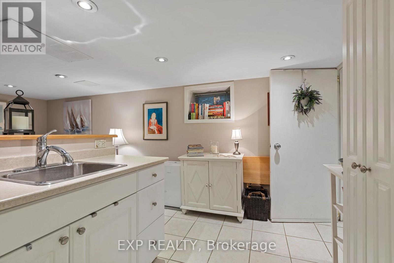 60 Parkdale Road, Toronto, Ontario  M6R 1E2 - Photo 31 - W13783594