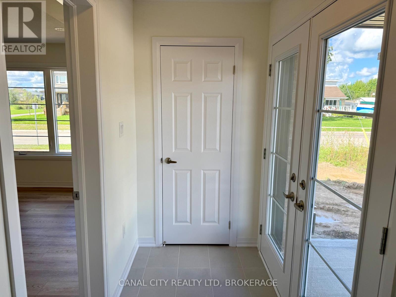 1 Vanderburg Lane, Thorold, Ontario  L2V 0R1 - Photo 3 - X13783638
