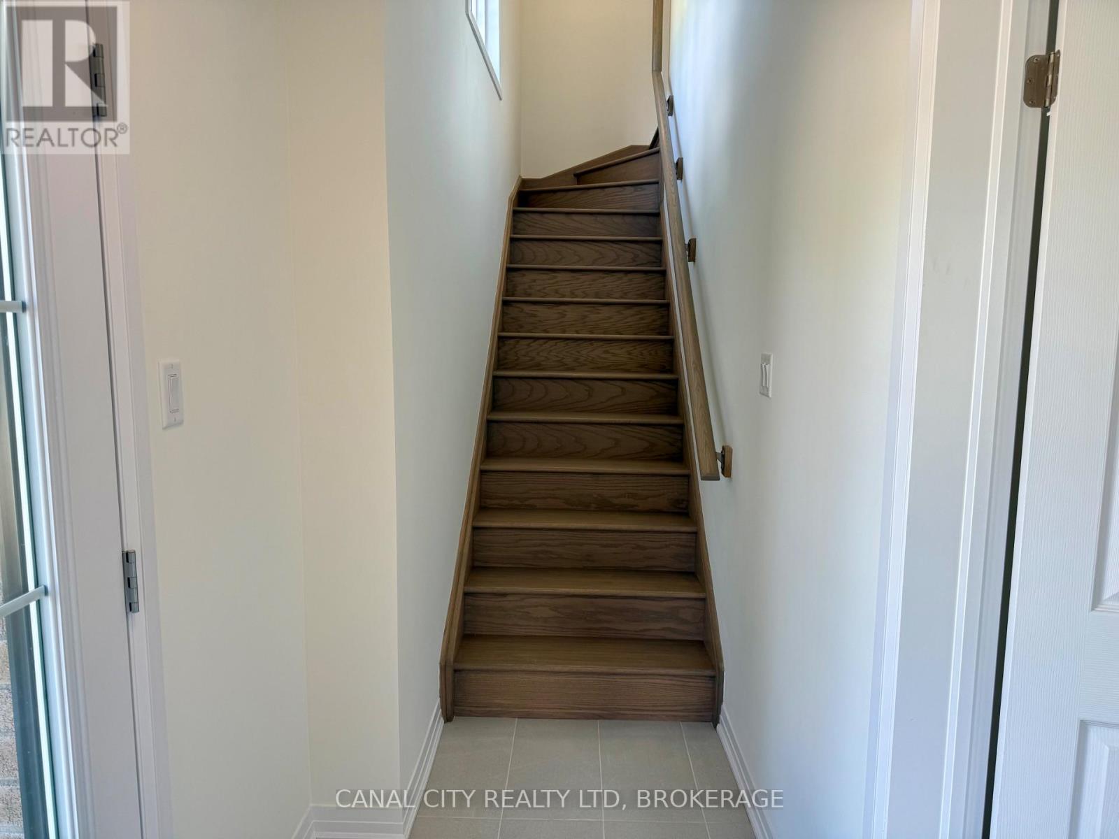 1 Vanderburg Lane, Thorold, Ontario  L2V 0R1 - Photo 4 - X13783638