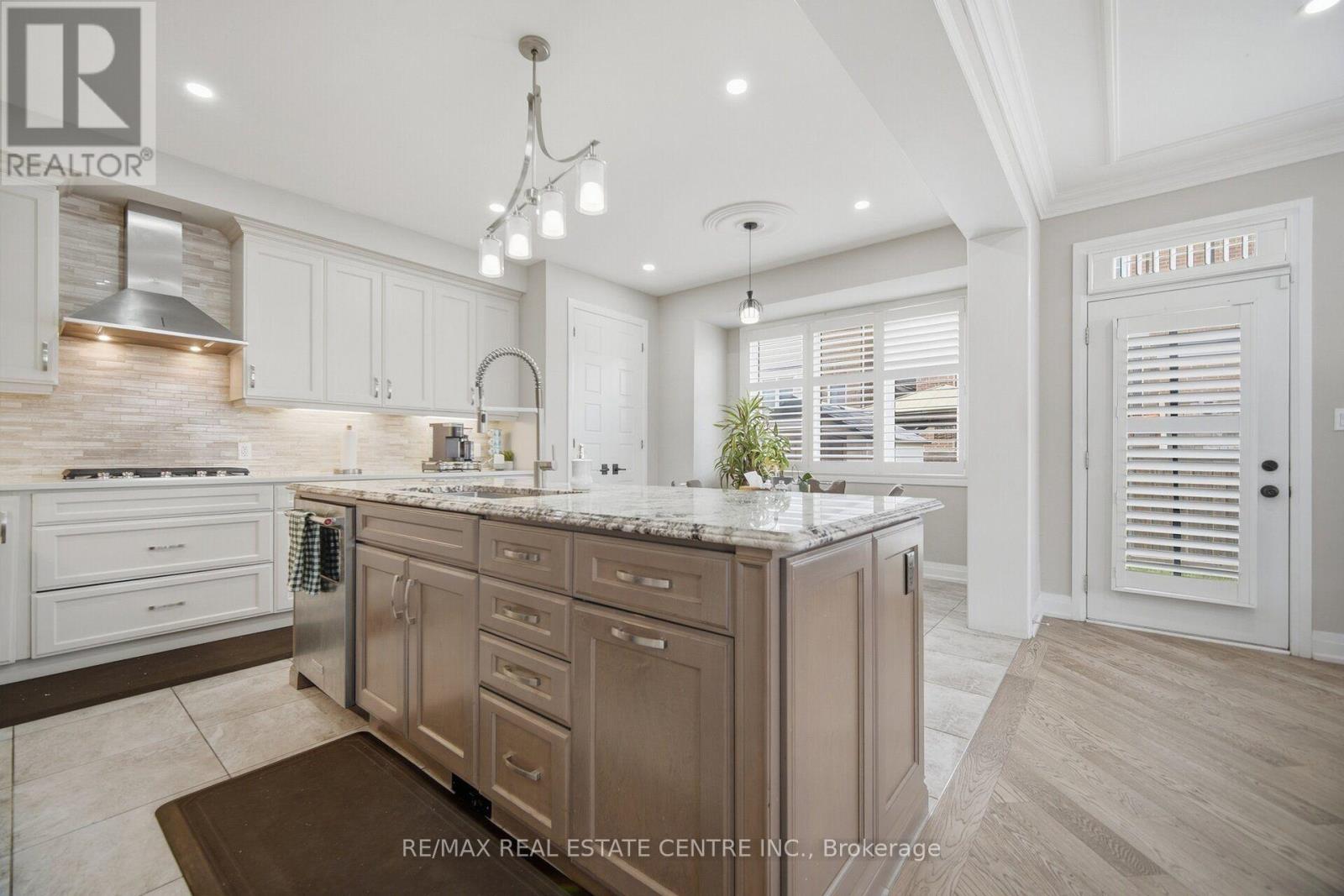 153 Whitlock Avenue, Milton, Ontario  L9E 1G1 - Photo 12 - W13783644