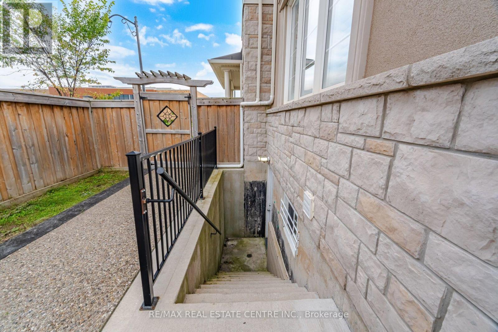 153 Whitlock Avenue, Milton, Ontario  L9E 1G1 - Photo 31 - W13783644