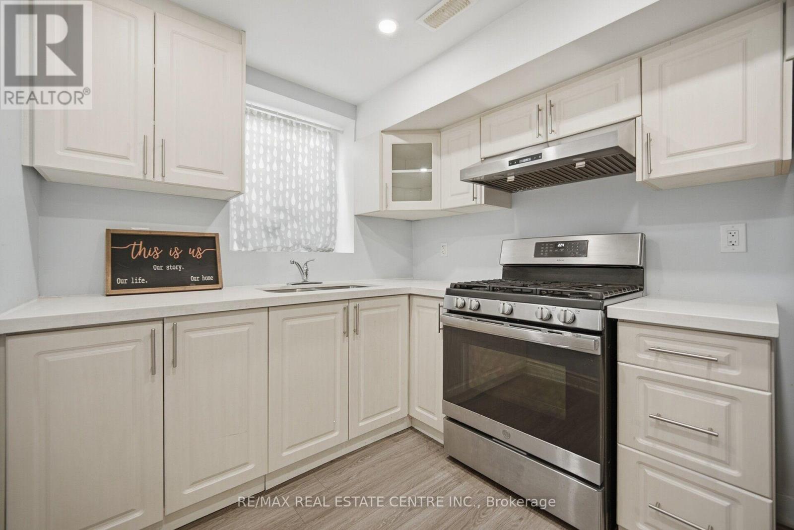 153 Whitlock Avenue, Milton, Ontario  L9E 1G1 - Photo 38 - W13783644