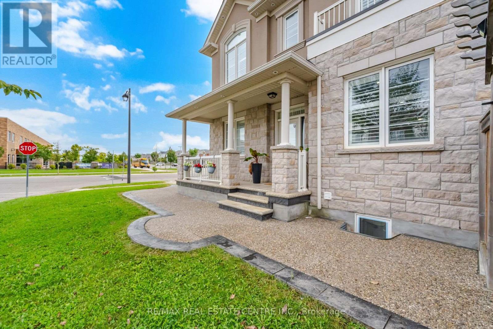 153 Whitlock Avenue, Milton, Ontario  L9E 1G1 - Photo 4 - W13783644