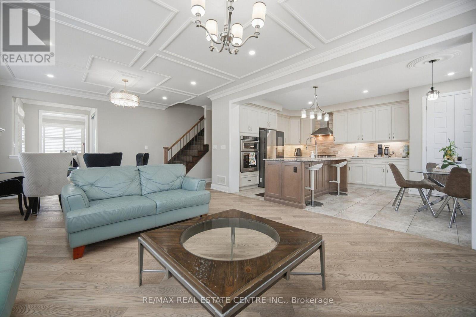 153 Whitlock Avenue, Milton, Ontario  L9E 1G1 - Photo 6 - W13783644