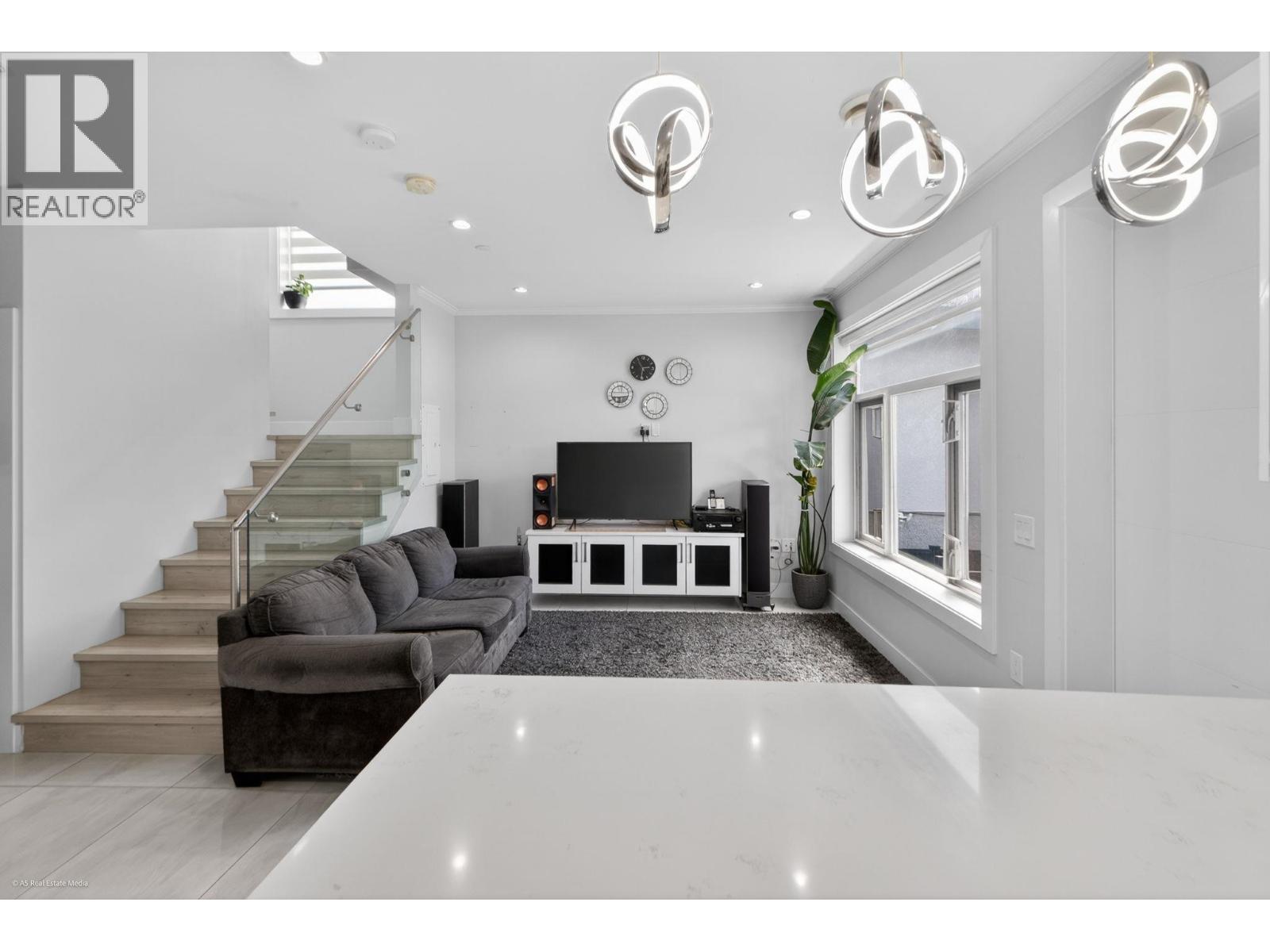 6749 Knight Street, Vancouver, British Columbia  V5P 2W4 - Photo 6 - R3131809