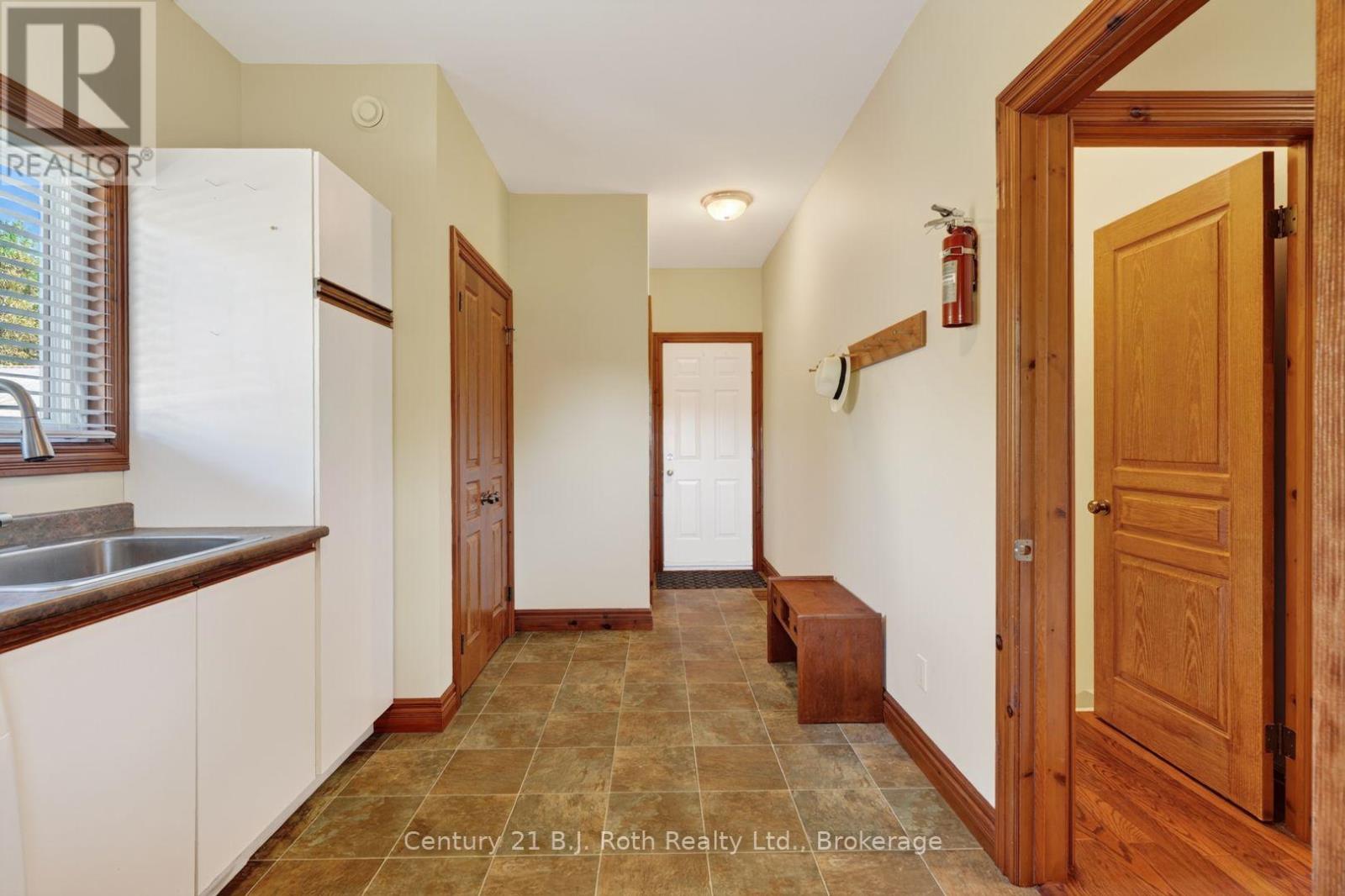 1992 Marchmont Road, Severn (Marchmont), Ontario L3V 0V6 - Photo 15 - S13783758