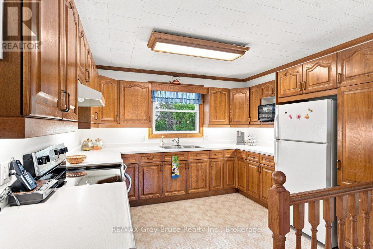 31906 Grey 1 Road, Georgian Bluffs, Ontario N0H 1S0 - Photo 7 - X13783772