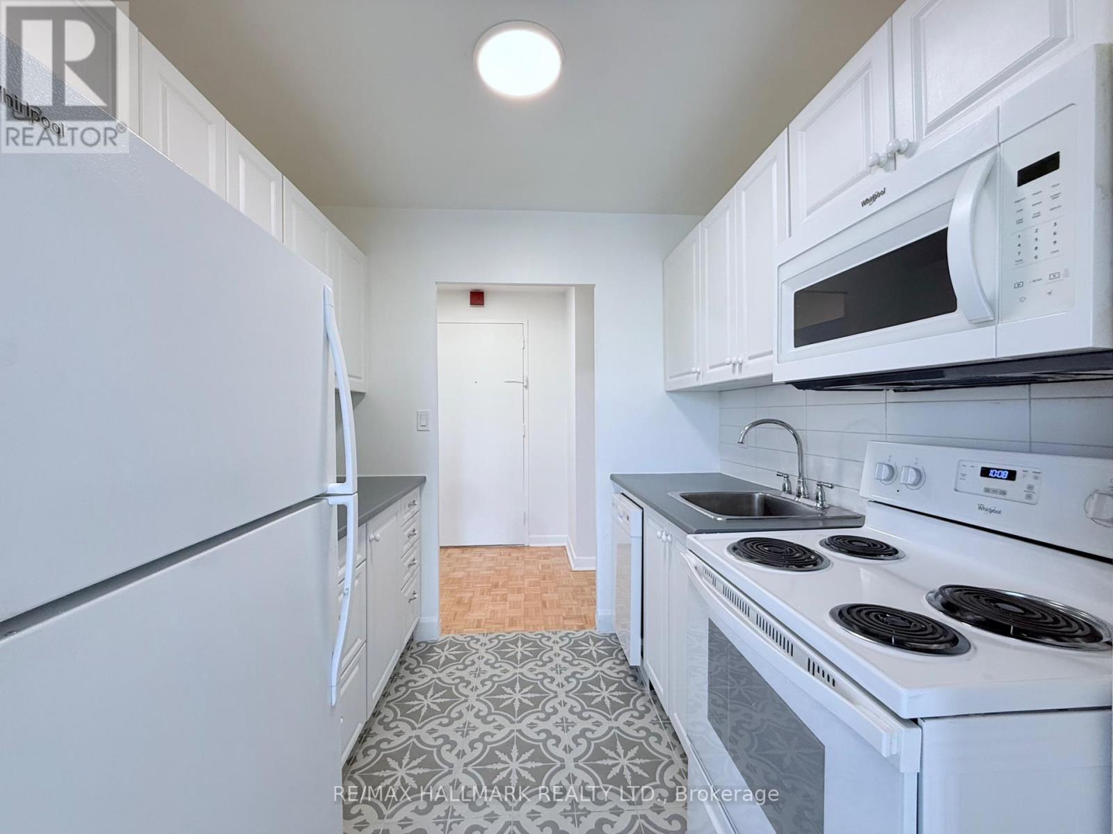 403 - 30 UPPER CANADA DRIVE