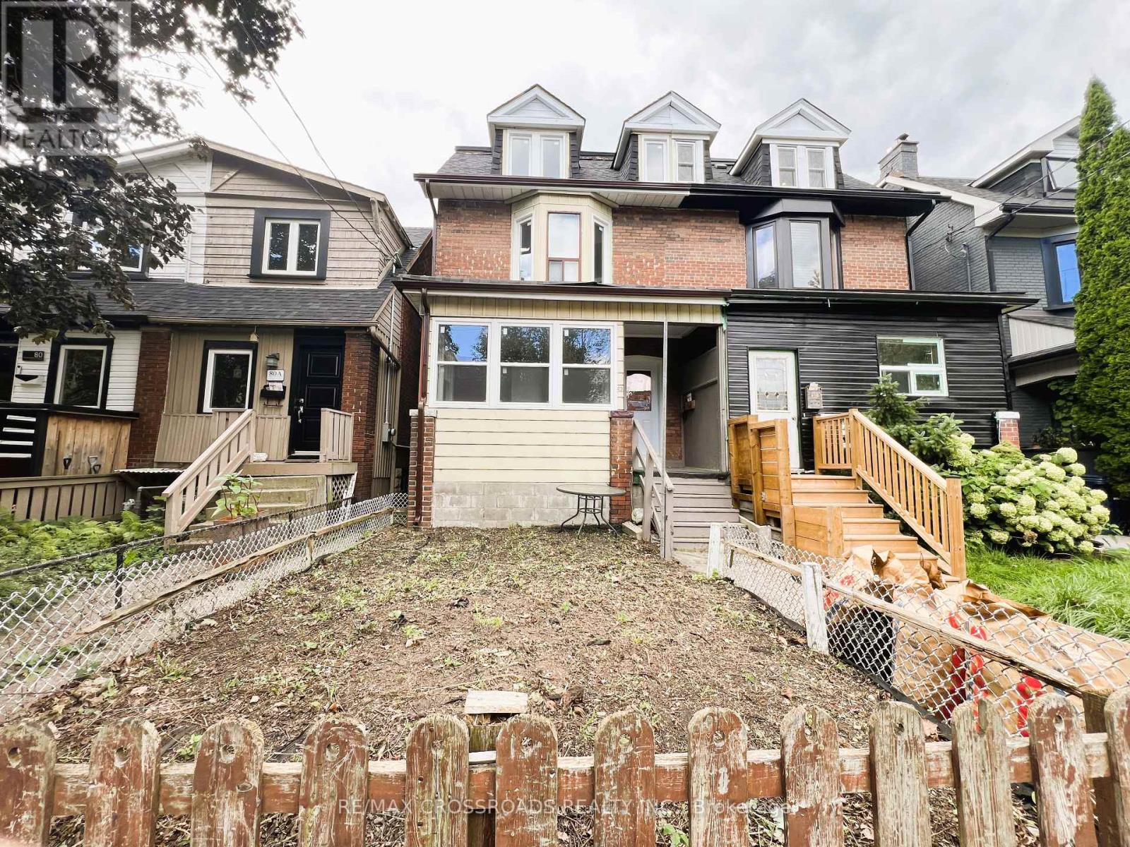 82 CURZON STREET, Toronto, Ontario