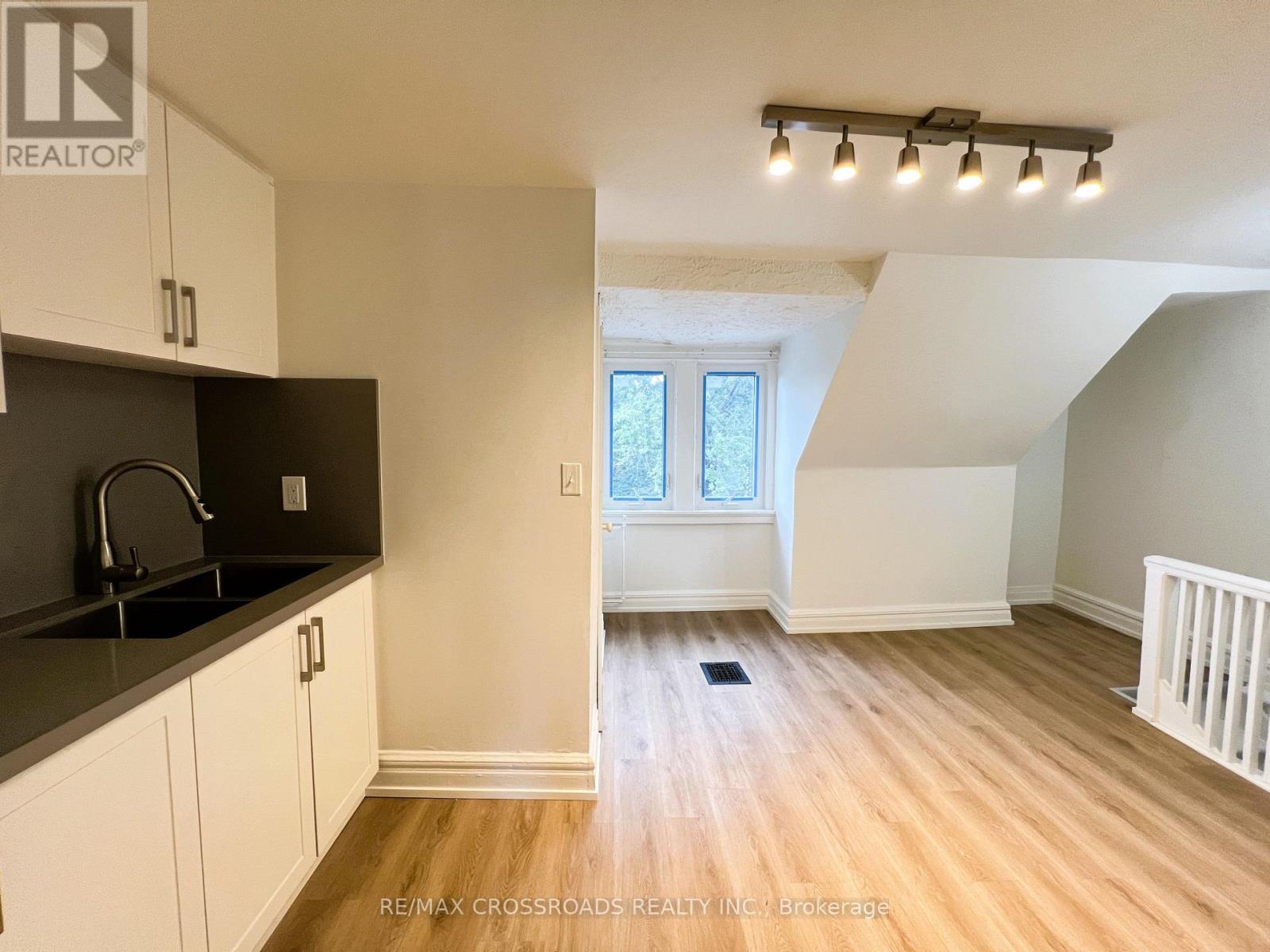 82 Curzon Street, Toronto, Ontario  M4M 3B4 - Photo 25 - E13783684