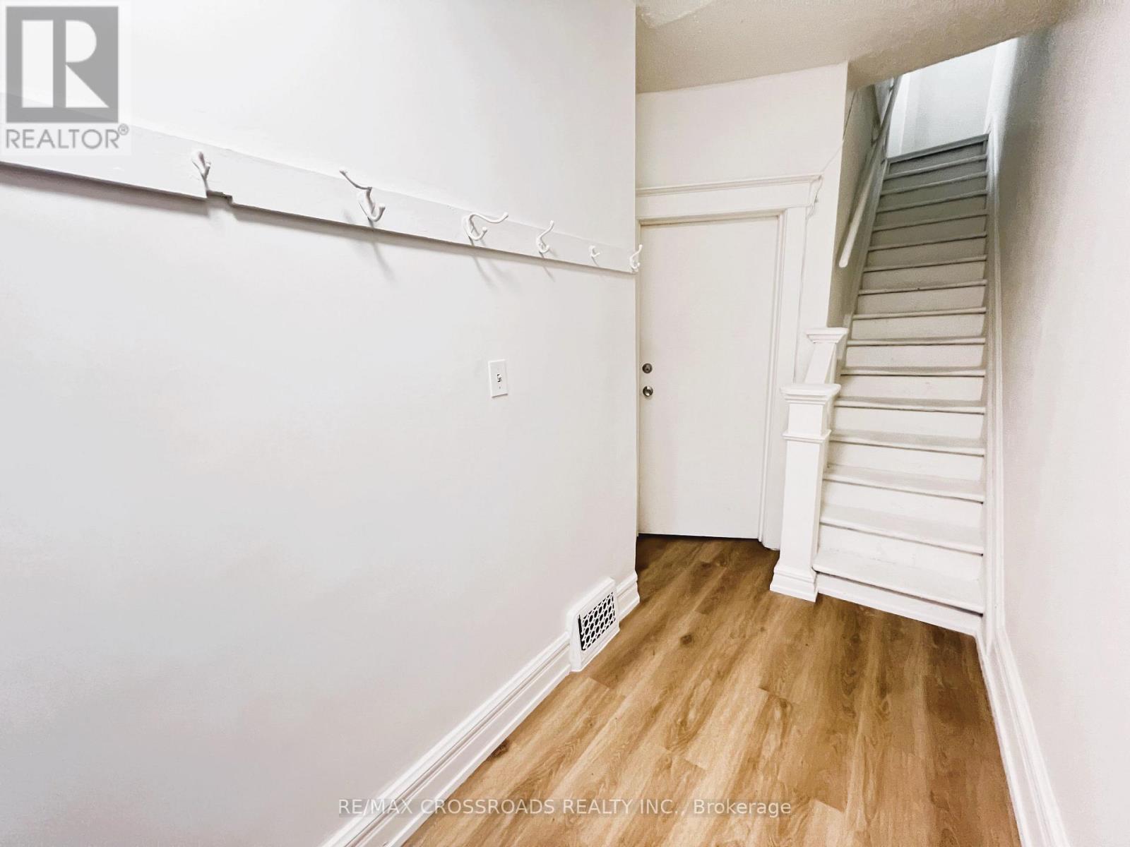 82 Curzon Street, Toronto, Ontario  M4M 3B4 - Photo 3 - E13783684