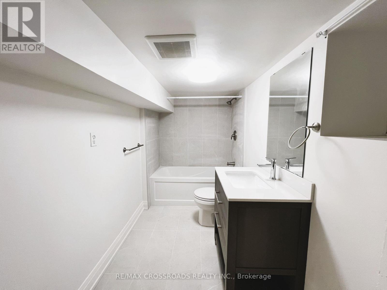 82 Curzon Street, Toronto, Ontario  M4M 3B4 - Photo 35 - E13783684